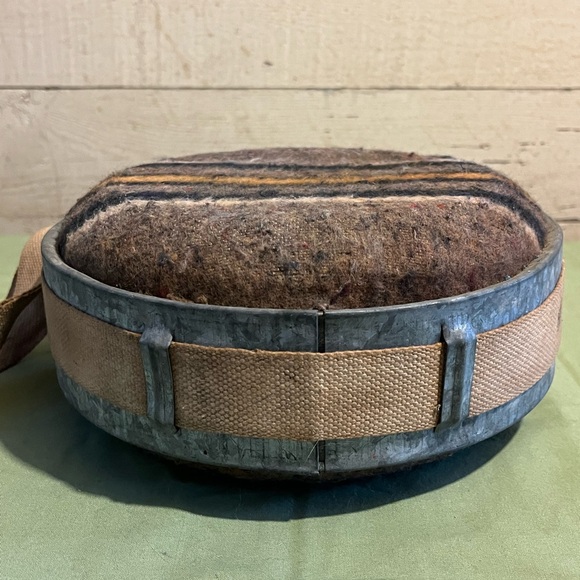 Vintage cloth covered canteen - Picture 9 of 10